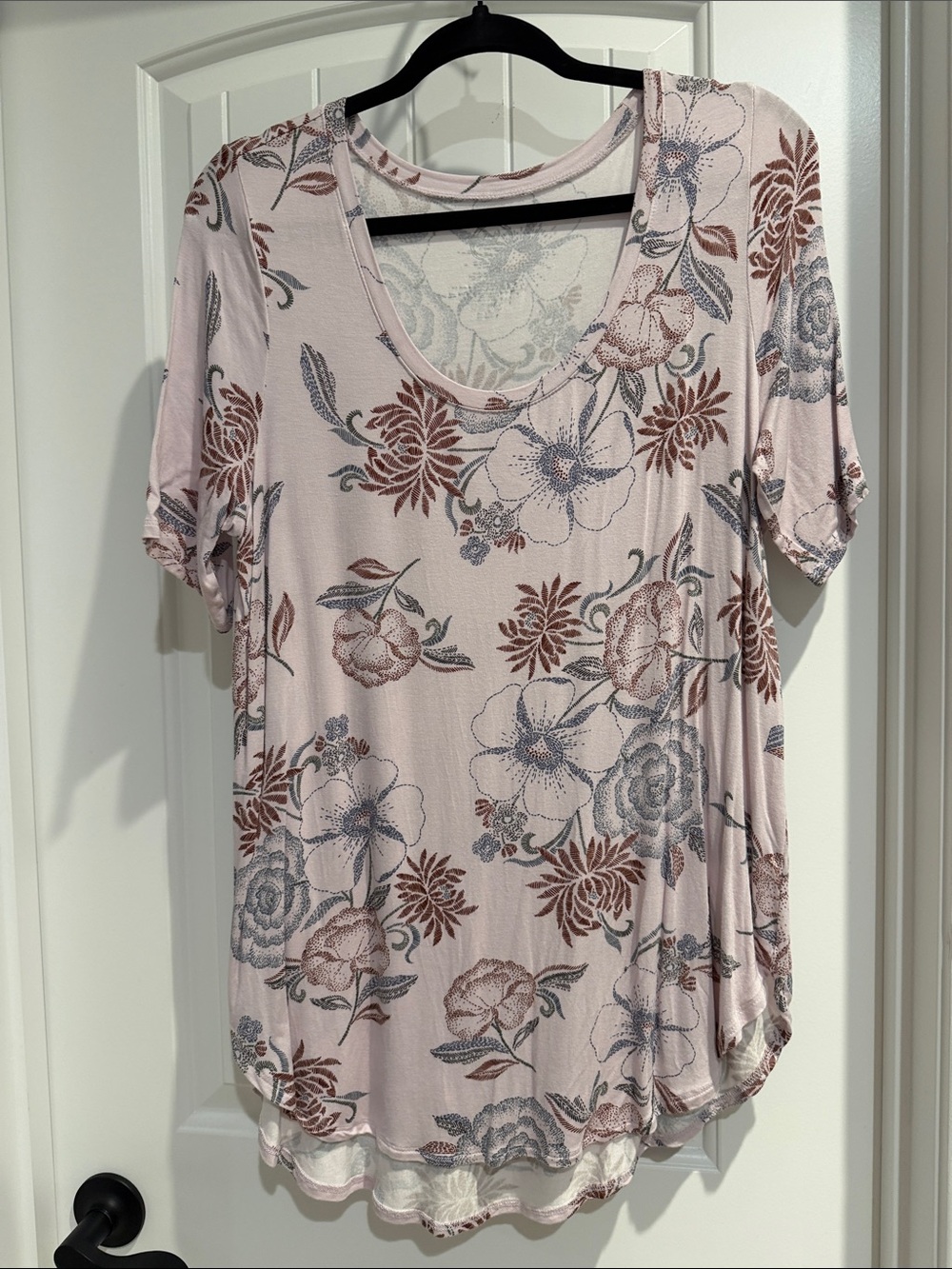 Women’s Floral Scoop Neck Tee - Dusty Pink